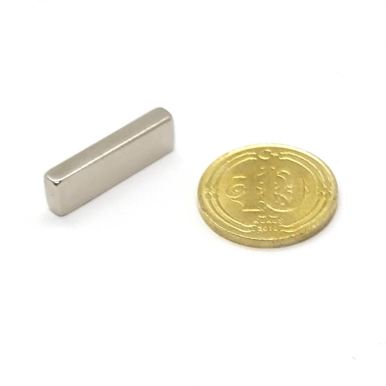 Boy 20mm En 6mm Kalınlık 3mm N35 seri Güçlü Neodyum Mıknatıs