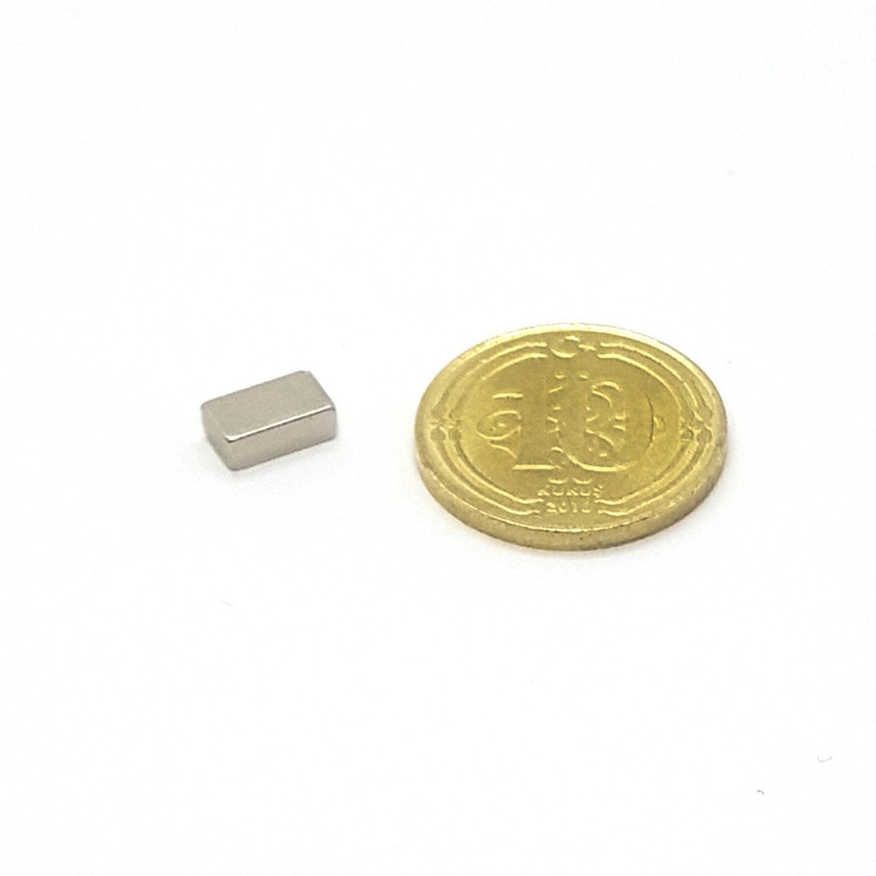 Boy 7mm  En 4mm Kalınlık 2,5mm N35 seri Güçlü Neodyum Mıknatıs