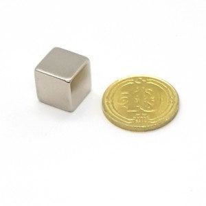 Boy 10mm  En 10mm Kalınlık 10mm N35 seri Güçlü Neodyum Mıknatıs