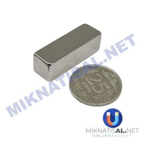 Boy 30mm  En 10mm Kalınlık 10mm N35 seri Güçlü Neodyum Mıknatıs