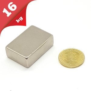 Boy 30mm  En 20mm Kalınlık 10mm N35 seri Güçlü Neodyum Mıknatıs