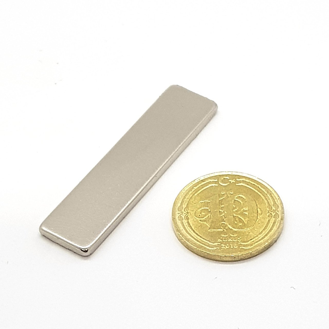Boy 40mm  En 10mm Kalınlık 2mm N35 seri Güçlü Neodyum Mıknatıs