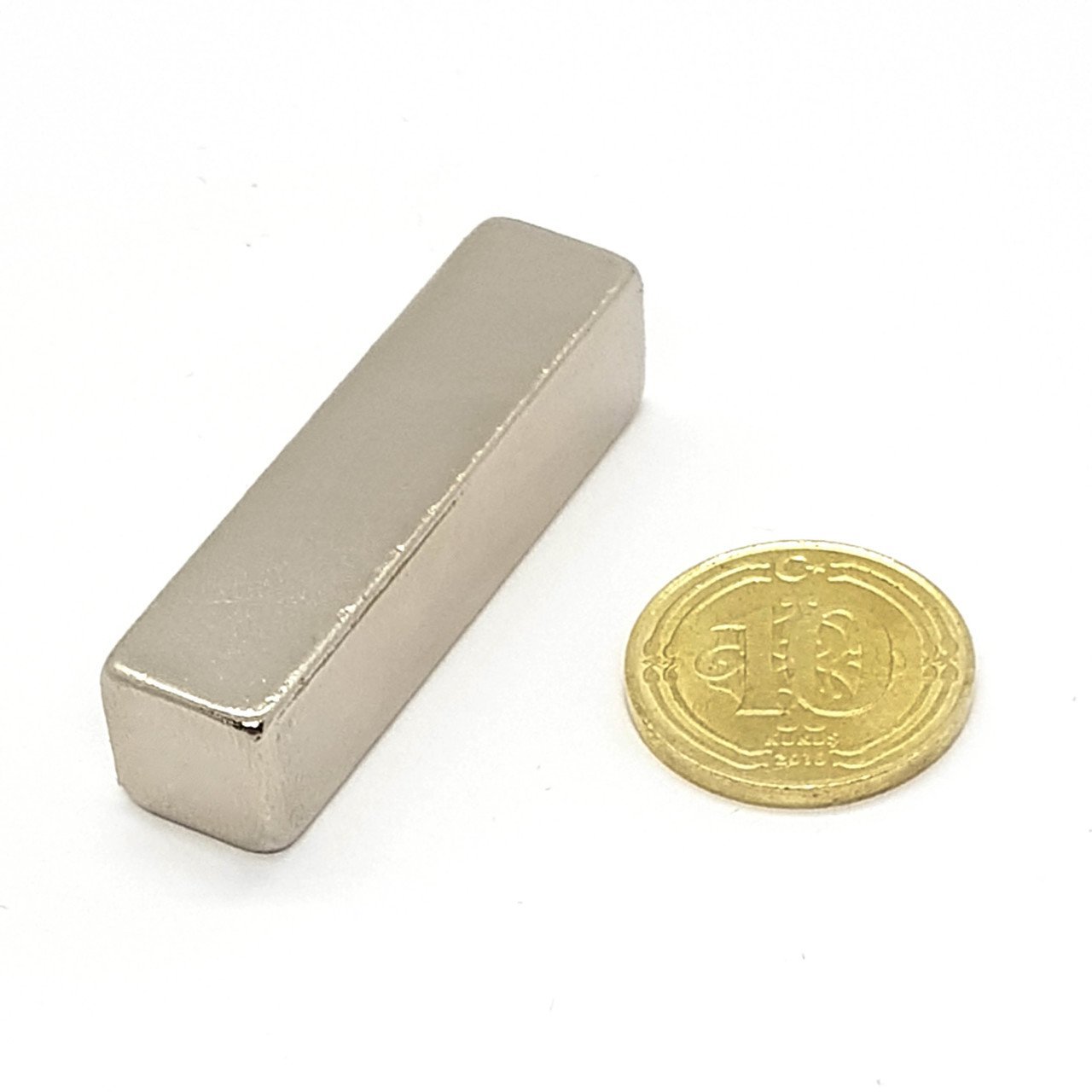 Boy 40mm  En 10mm Kalınlık 10mm N35 seri Güçlü Neodyum Mıknatıs