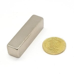 Boy 40mm  En 10mm Kalınlık 10mm N35 seri Güçlü Neodyum Mıknatıs