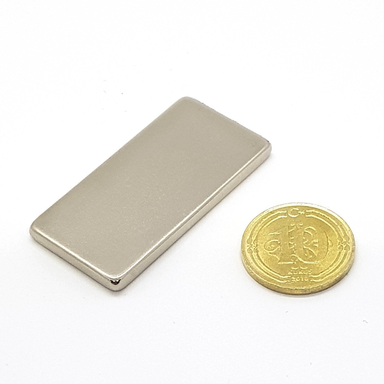 Boy 40mm  En 20mm Kalınlık 3mm N35 seri Güçlü Neodyum Mıknatıs