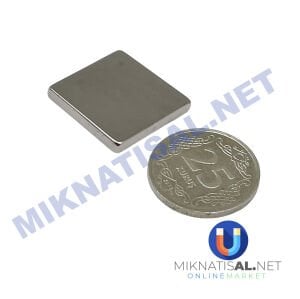 Boy 20mm En 20mm Kalınlık 3mm N35 Seri Güçlü Neodyum Mıknatıs