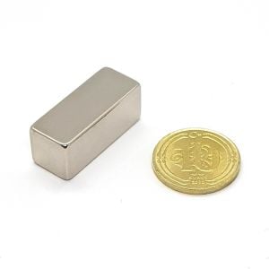 Boy 25mm En 5mm Kalınlık 5mm N35 seri Güçlü Neodyum Mıknatıs
